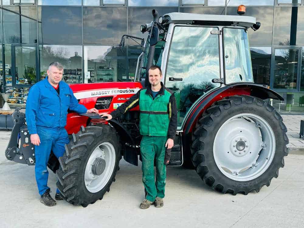 Landtechnik-Steiner-uebergabe-MF 3AL.95 Winterschule